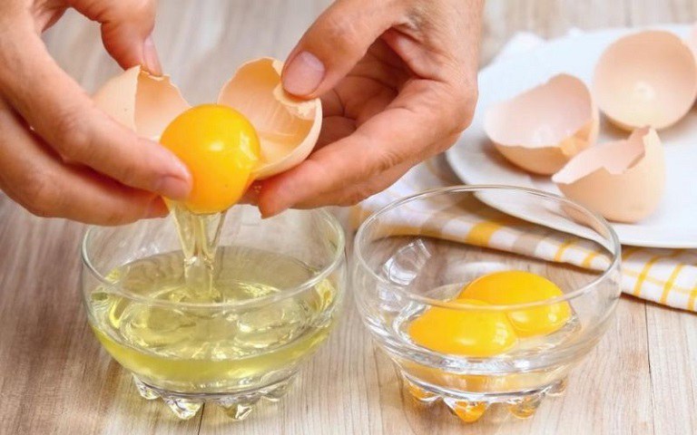 Sử dụng trứng gà trị mụn đầu đen
