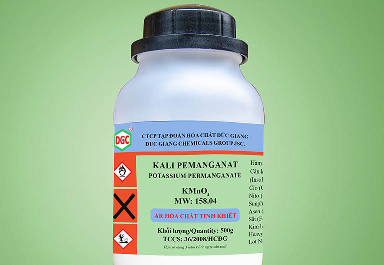 Kali permanganat giúp sát trùng vết thương