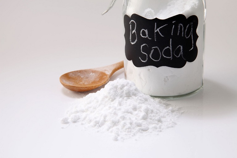 Baking soda khi kết hợp với dầu dừa sẽ tạo ra công thức trị viêm nang lông hiệu quả